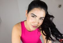 Lady Dee wants to pee