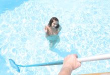 Seducing The Poolboy – Voyeur