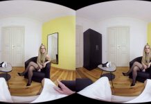 Blondes Double Blowjob