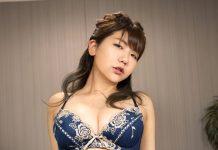 Girls Stop By For A Quickie At A Sex Shop For Women!