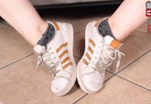 Sexy Ammalia Wants You To Smell Her Sweaty Feet Odor
