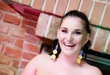 Lucia Denvile is our dancing queen today in VR