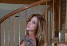 Tight Teen Lumi Does Her First VR