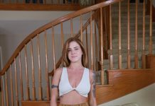 Tight Teen Lumi Does Her First VR