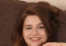 Minni Love Teases And Plays With Us Getting Naked In VR Today.