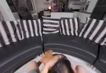 Jewel Entertains Her Friend