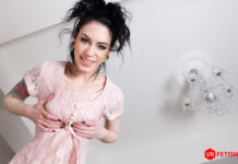 Golden Shower from Sexy Babe