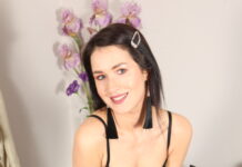 Margot Hairy has a big juicy meaty pussy she shows us today in VR