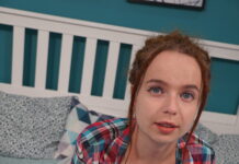 Russian model Luna Haze comes to get naked and show us her sex toy