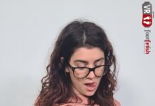 Sexy Schoolgirl Lauretta Flaunts Her Drool-Worthy Curves