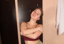 Amalia Davis and her big juicy tits in your face in VR