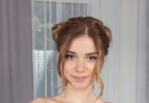 Alice Nekrasova from the Ukraine gets naked in VR