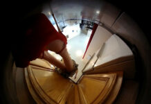 Giantess Eats you for a Snack