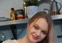 Nicole is our lovely Russian angel armed with a sex toy and a hungry pussy