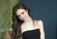 New Russian model Sireno Milana spreads her legs for us today in VR