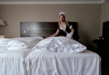 Zimmermädchen findet Dildo