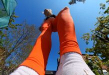 Giantess Maria zertritt ein ganzes Dorf