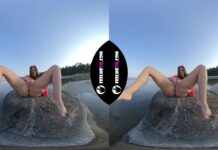 Gabby Bella Masturbates With 4Fingers On The Beach