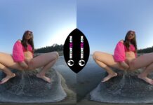 Gabby Bella Masturbates With 4Fingers On The Beach