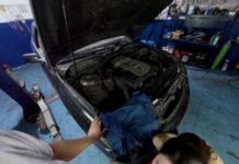 So Horny I Can’t Help Myself While Waiting in the Car Repair Shop – Part 2