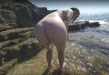 Tattooed Brille Skinny Dipping In The Ocean While On Vacation Jilling