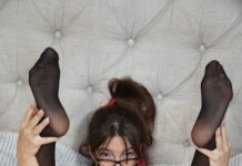 Hailydream is back with a sex toy she uses on her sweet pussy in VR