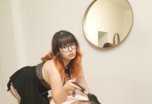 At The Massage Parlor – Massage Twist