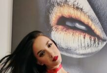 My First VR Porn – Lara Sins