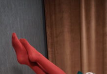 Sexy hot Russian Miss Lessie just got here and wanted to show us her shaved pussy