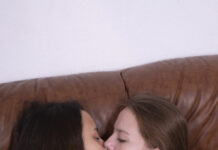 Russian lesbians Miss Vieta Angel and Regina Moonshine fucking in VR