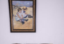 Russian lesbians Miss Vieta Angel and Regina Moonshine fucking in VR