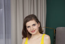 Zlata N shows us her new sex toy and then she shoves it in her pussy