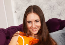 Mara Gri has big fat meaty pussy lips she spreads wide in Virtual Reality