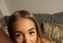 Hazel Grace wears a maid uniform today to play with her lover in VR