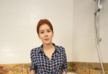 Redhead and sexy babe Luna Rishi in the bath getting fucked in VR