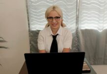 18 Yo Gets Fucked at Study Hall