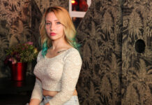 Gloryous Coffee and Cream – Maya Blue