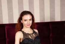 Eva Strawberry shoves her fingers into her very wet pink pussy