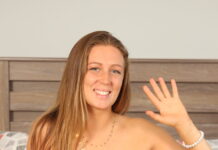 Febby Twigs brings her big purple dildo to the strip show today in VR