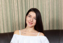 Jolie Butt has an amazing body she shows us in VR today!