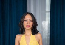 Argentine model Miss Noa Tevez shows us her pussy spread wide in VR