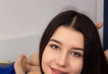 Jolie Butt shows off her big fat meaty pink pussy lips while fucking in VR