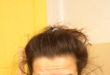 Tais Mersedes spreads her legs and opens her pussy lips in VR