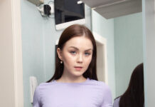 Alexa Mills reaches between her legs and spreads her pussy open wide in VR