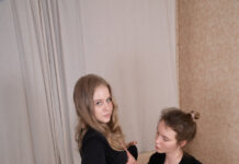 Russian models Alice Paradise and Pussy Juicy together in VR lesbian fun