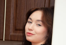 Sara Bork has big fat pussy lips she shows us up close in VR