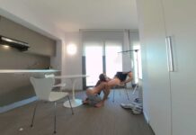 La Coinquilina (voyeur view)