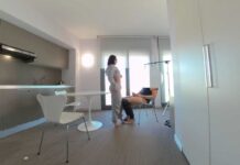 La Coinquilina (voyeur view)