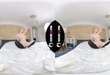 Limona Big Tits Teenager Shows Her Adorable Pussy 3D VR Backstage