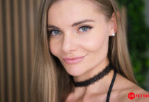 Thin Babe With Sexy Feet